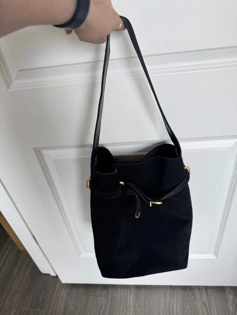 NWT MADEWELL Essential Belted Bucket Tote Juniper Berry Navy Suede Gold Hardware - Picture 12 of 16